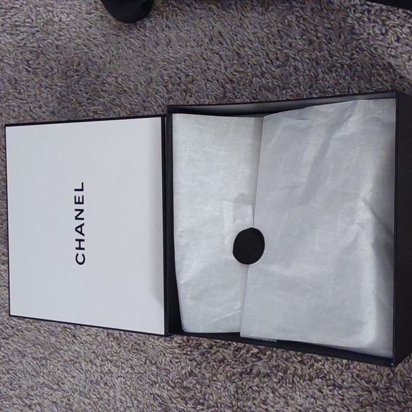 Authentic Chanel Gift Box - Picture 6 of 12